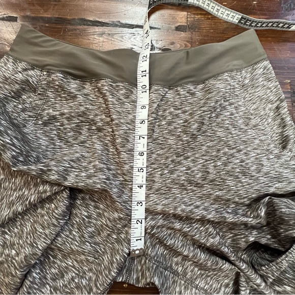 Lands End Active Yoga Pants Women M (10-12) Olive Tan Color Heather Pockets - Picture 8 of 12